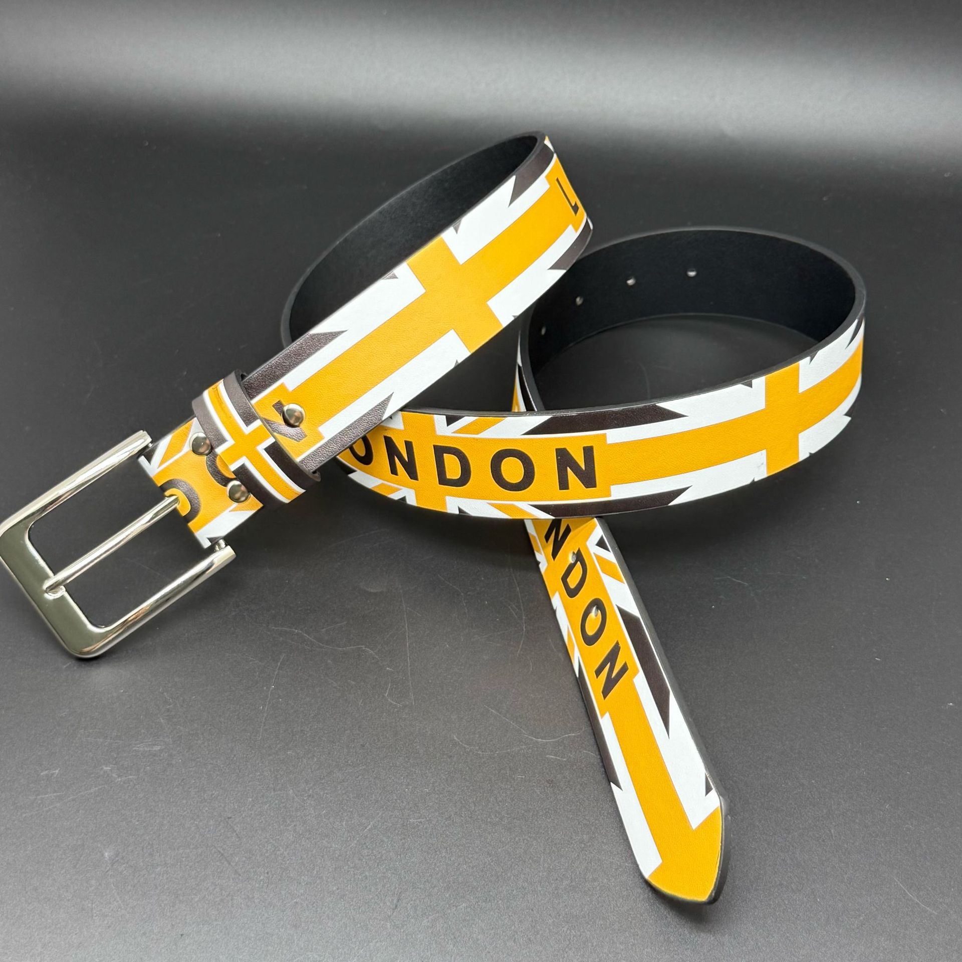 Ceinture unisexe en PU style v - Vintage Fashion London avis et prix