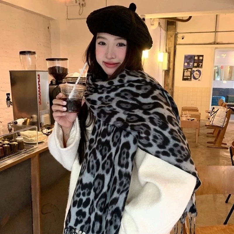 Écharpe rétro en soie à motif  - Vintage Fashion Wear avis et prix