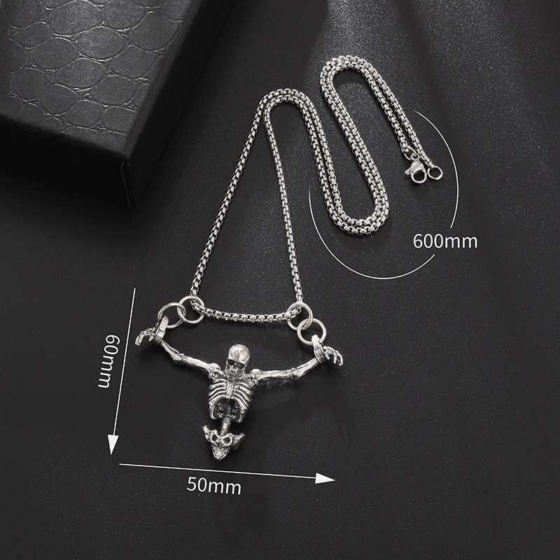 Collier pendentif tête de mort - Quirky Vintage Fashion avis et prix