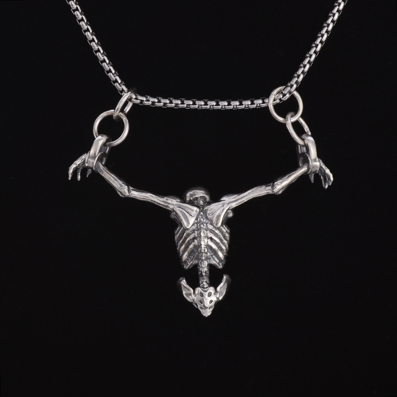 Collier pendentif tête de mort - Quirky Vintage Fashion avis et prix